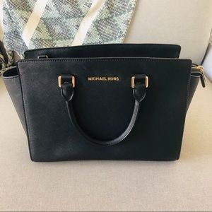 MICHAEL KORS Selma Saffiano Black Leather Bag